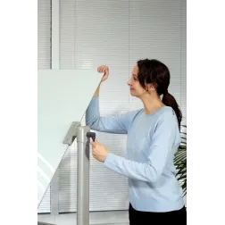 Mobilna steklena tabla NOBO 90 x 120 cm, na kolesih