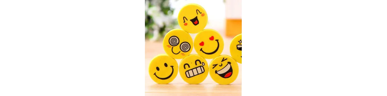 Zvezki in ostali pripomočki zabavne kolekcije Smiley.